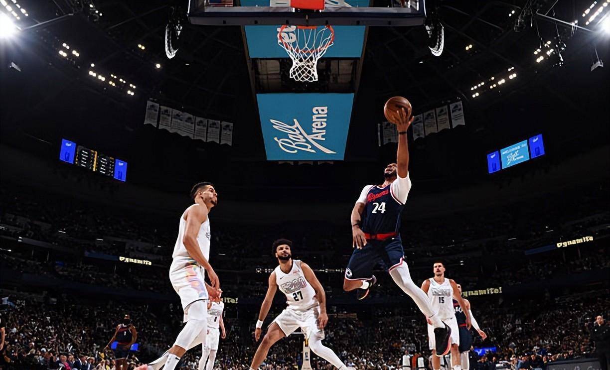 快船队核心球员恢复受伤状态返回球场