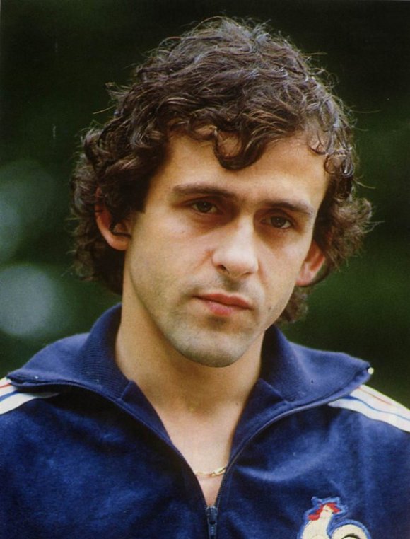 包含门兴格拉德巴赫队长称球队氛围有所改善，期待未来的词条