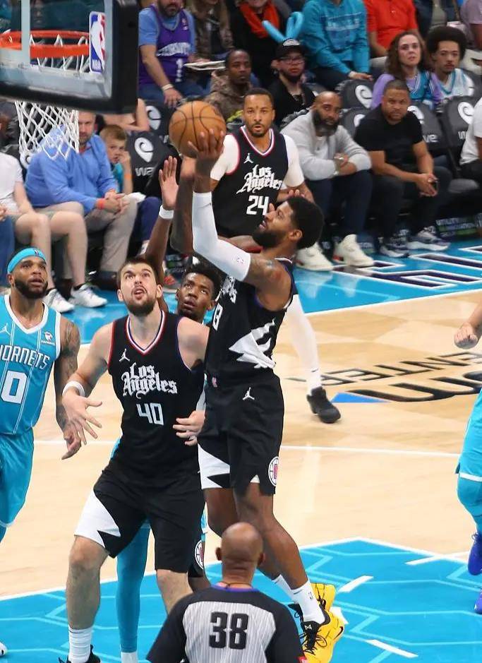 威少三巨头联手，哈登得分突破，国王冲击季后赛！