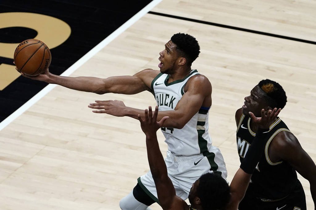 关于爱德华兹复出首秀出彩，曼城主场险胜密尔沃基雄鹿，豪取15连胜的信息